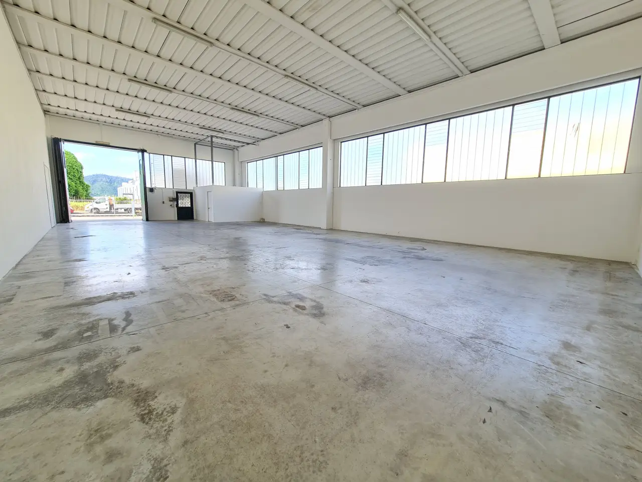 Sala mostra in vendita ad Abano zona artigianale